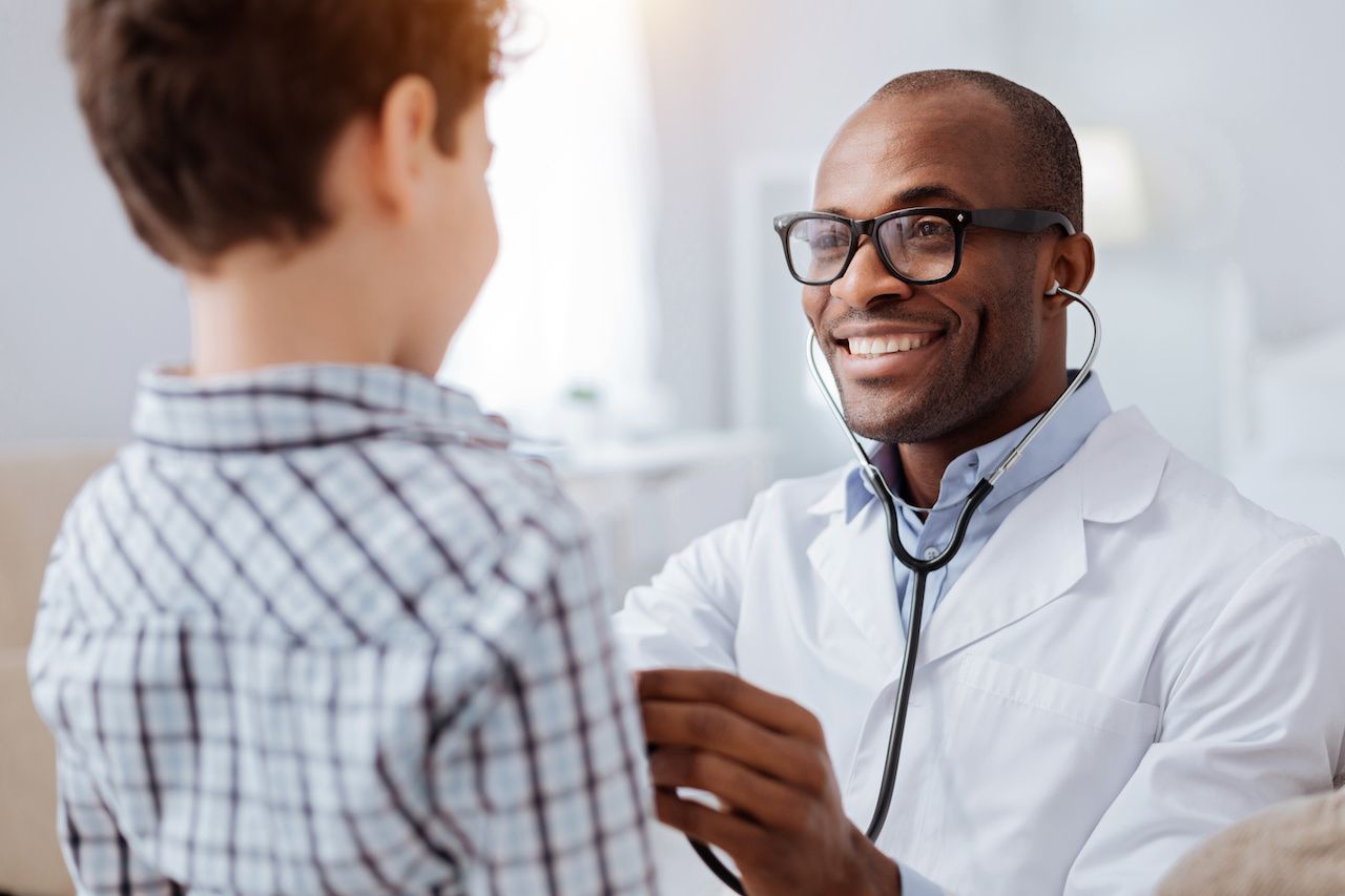Pediatrician listens to child's heart | Image Credit: © Viacheslav Yakobchuk - stock.adobe.com