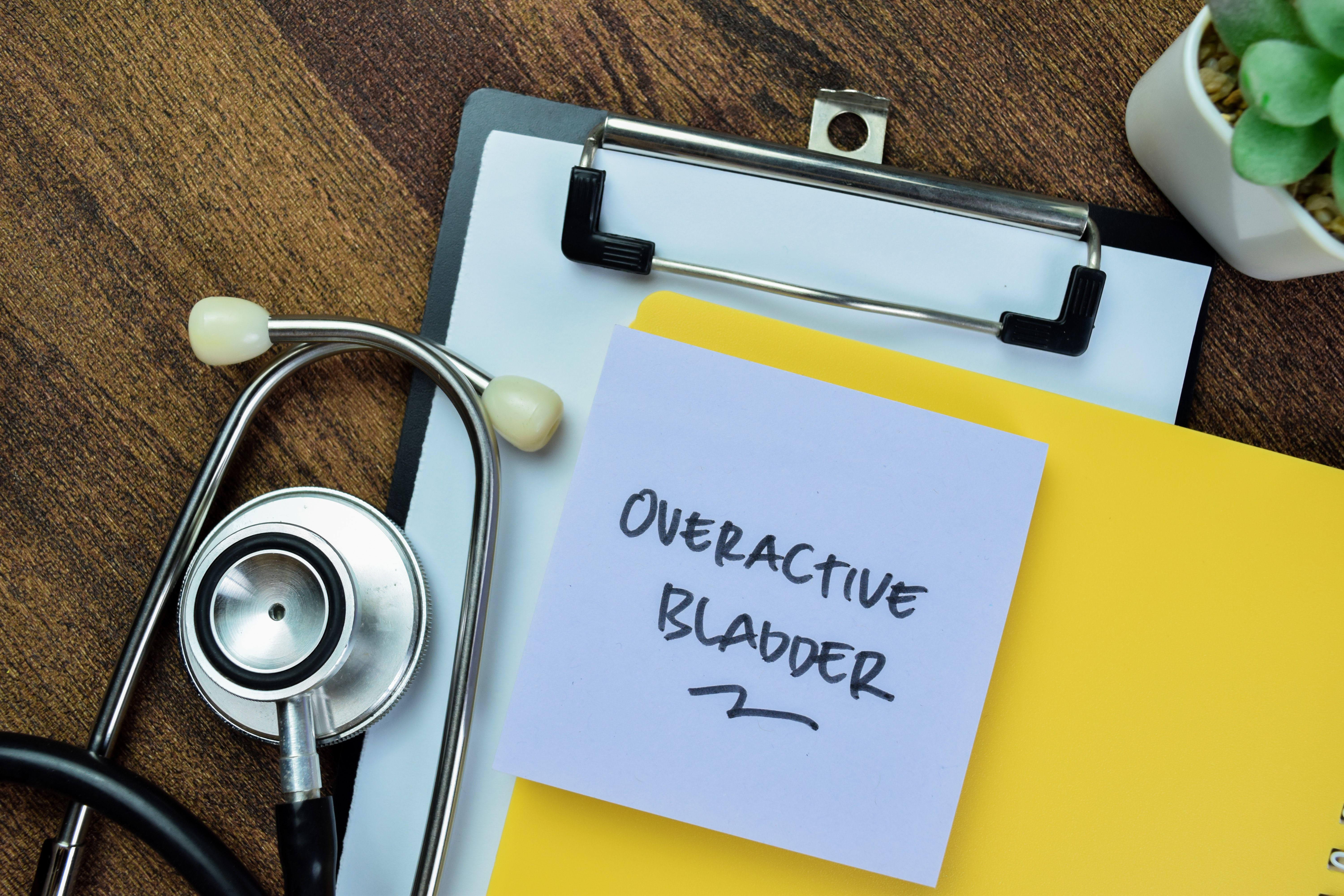 "Overactive bladder" written on sticky note | Image Credit: syahrir - stock.adobe.com