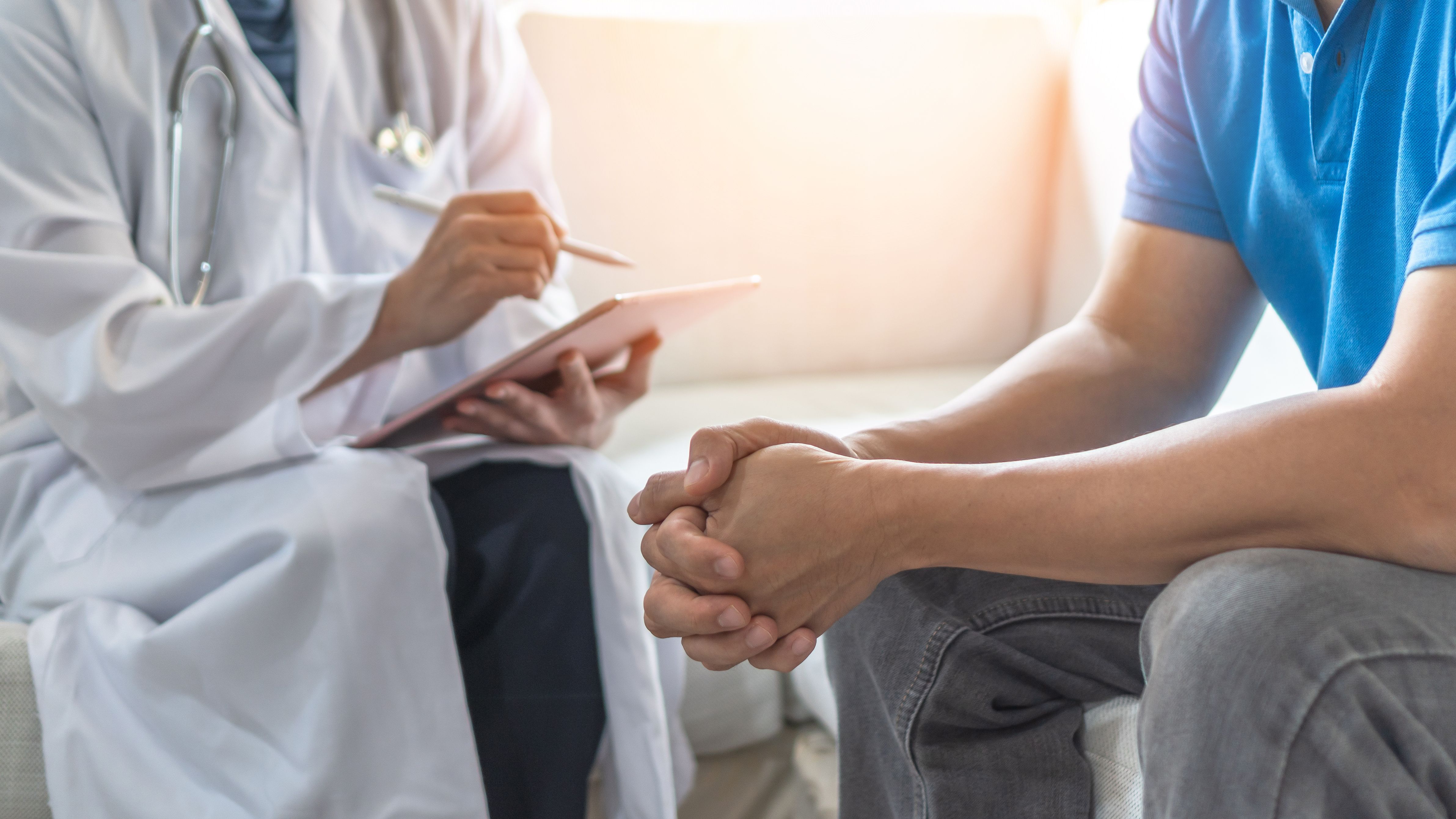 Patient visit with pharmacist | Image credit : Chinnapong – stock.adobe.com
