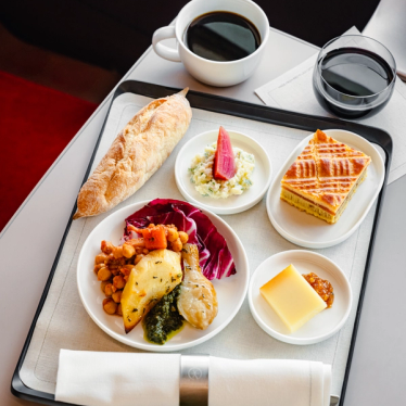 A meal served in Eurostar Premier on board a refurbished PBKA-train also known as a Ruby.